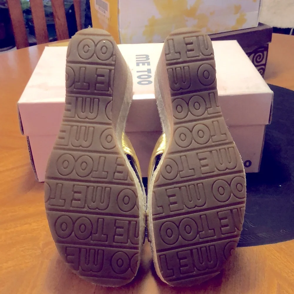 NIB Vintage Me Too Gold Wedge 10